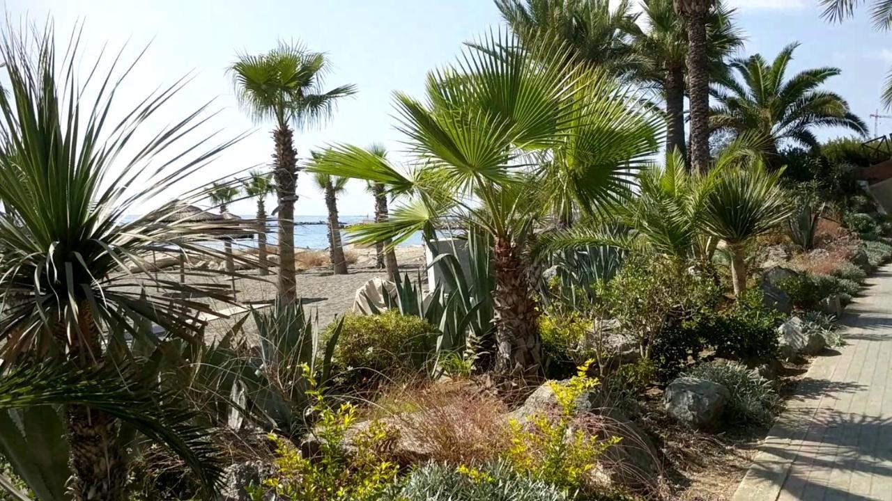 Fantastic 1 Bed Apartment By The Sea Opposite 4 Seasons Limassol Exteriör bild