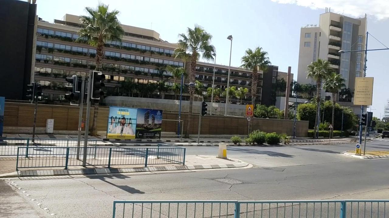 Fantastic 1 Bed Apartment By The Sea Opposite 4 Seasons Limassol Exteriör bild